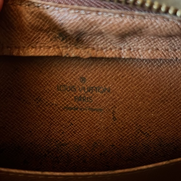 Louis Vuitton vintage Orsay clutch w/ removable strap and dust bag (peeling) - Picture 8 of 13